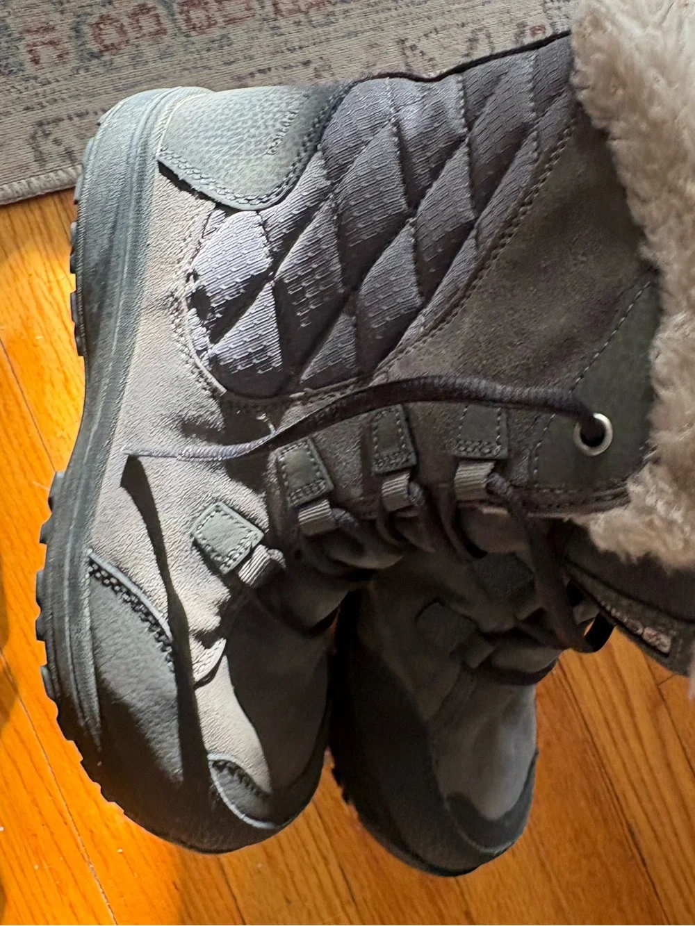 Great Condition-COLUMBIA - Kids Size 2 - Gray Fleece-Lined Winter Boots